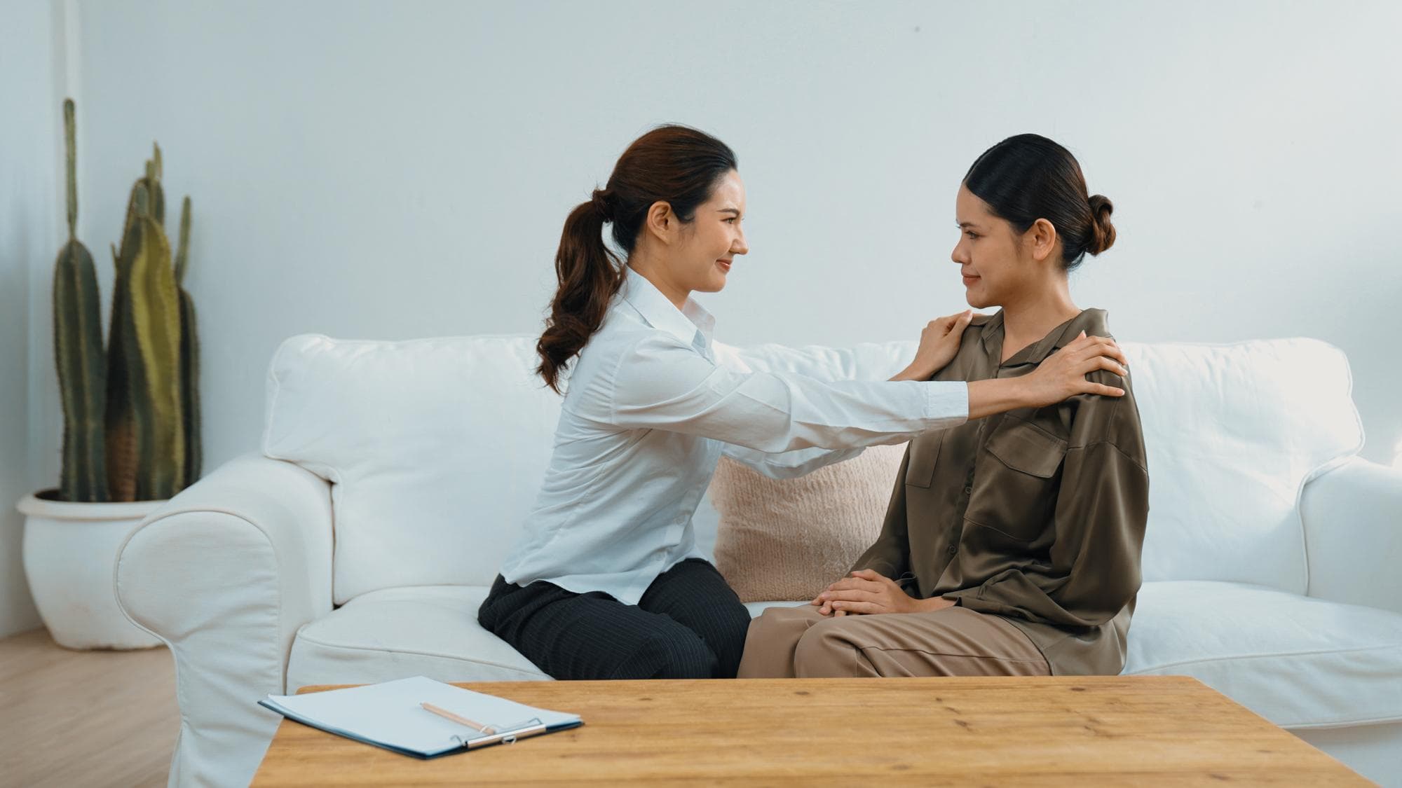 A therapist and client discussing therapy goals during the first session.
