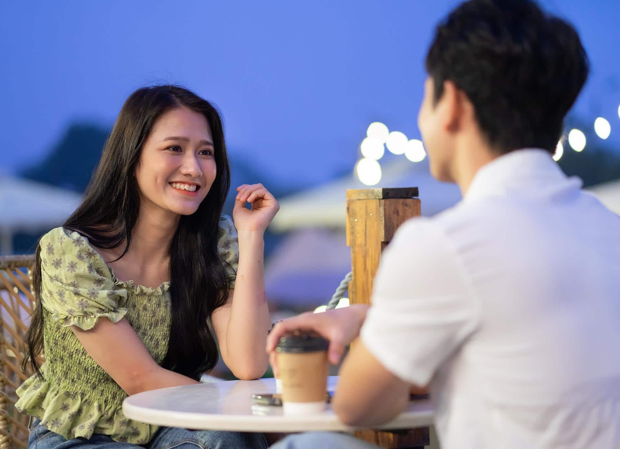 A person enjoying a date after overcoming dating anxiety through counselling in Singapore.