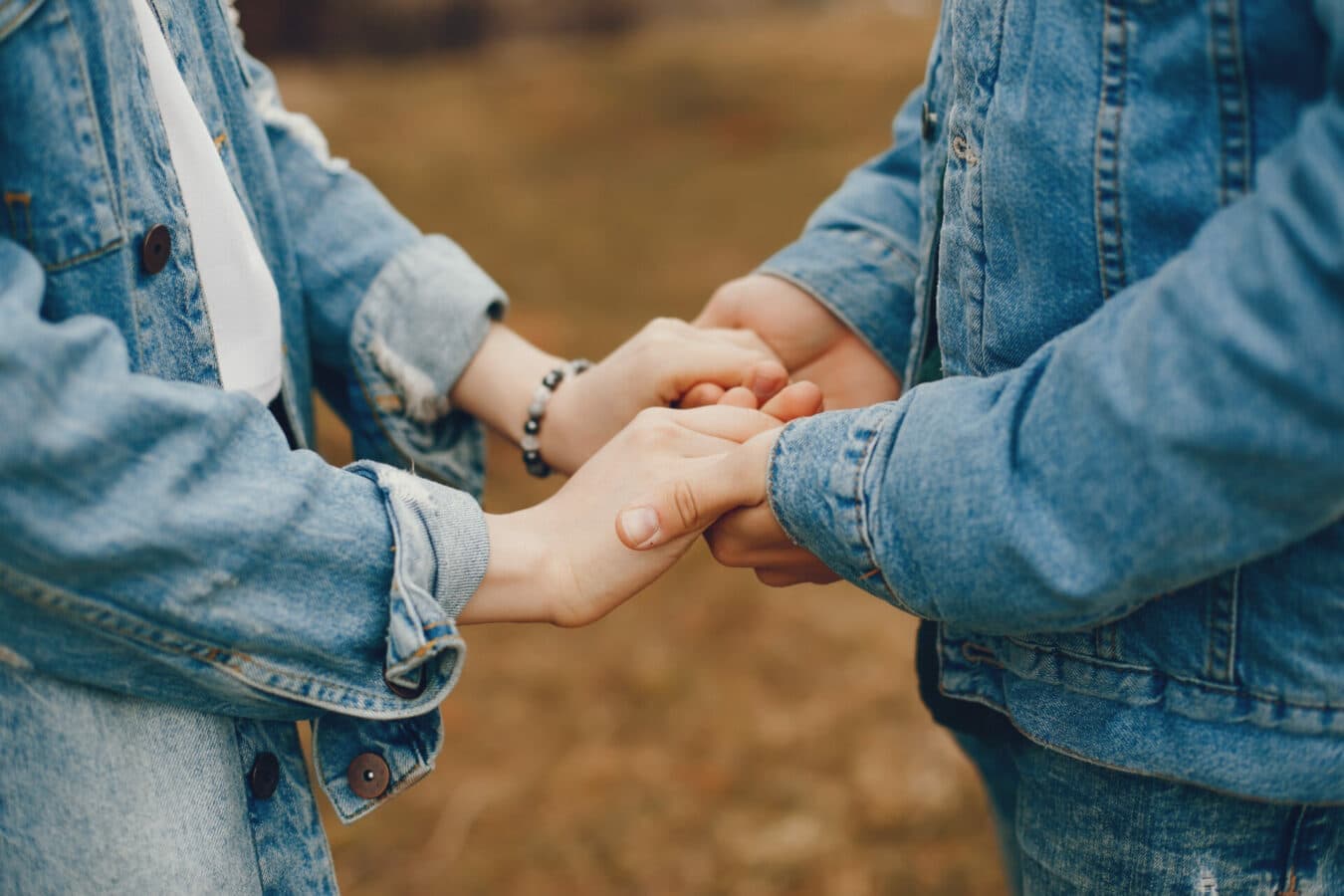 This article covers six realistic couple goals and some ways in which you can achieve them.