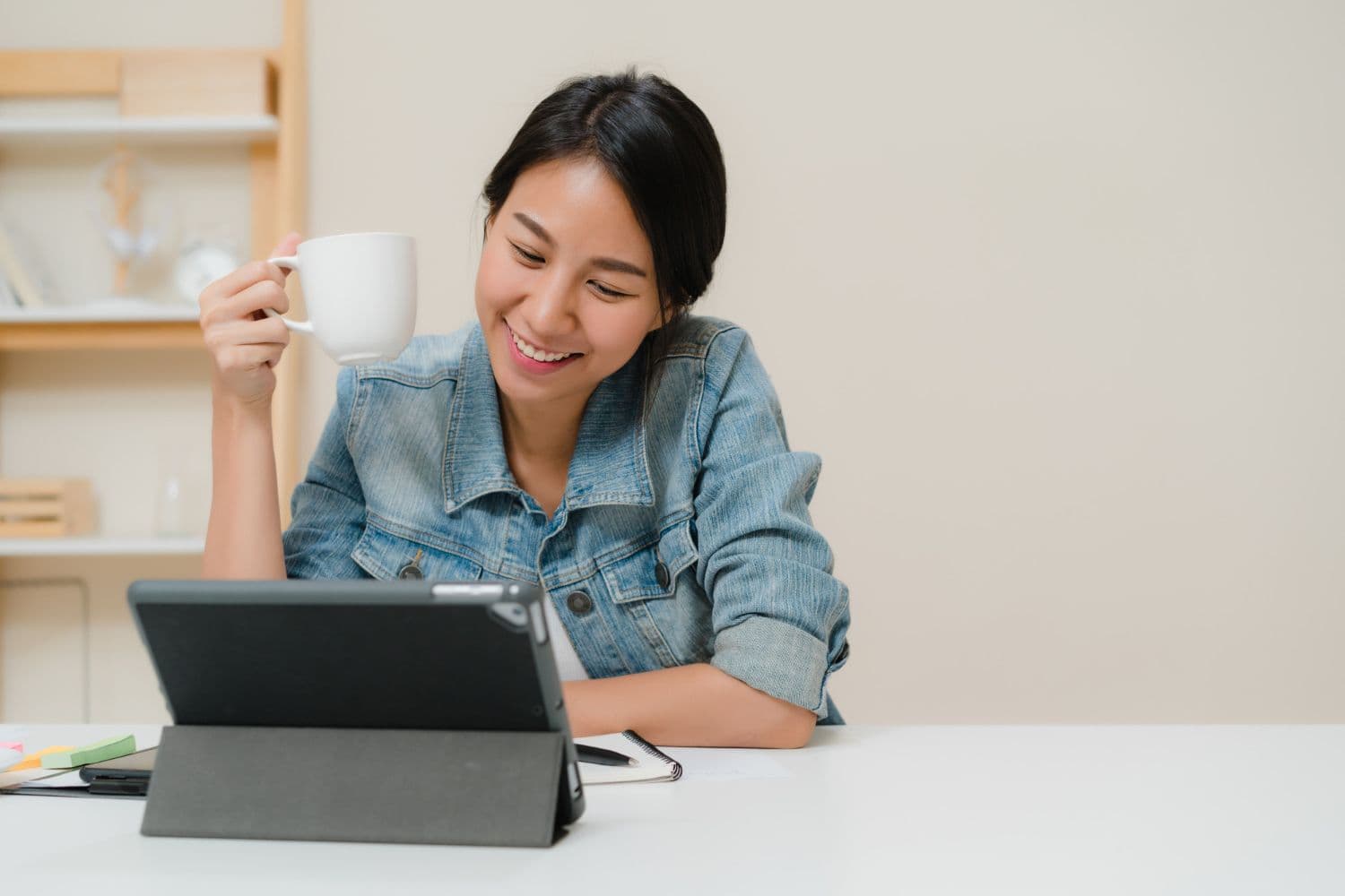 A person finishing up a session with a psychologist specialising in ADHD.