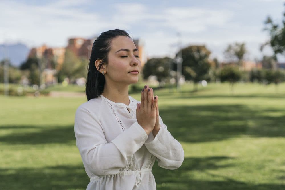 How Pessimism Affects Your Mental Health (and 4 Ways to Build a More Optimistic Mindset)